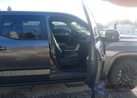 2024 Toyota Tundra Sr5 4Wd z USA, uszkodzony, nr VIN 5TFLA5DB8RX176527